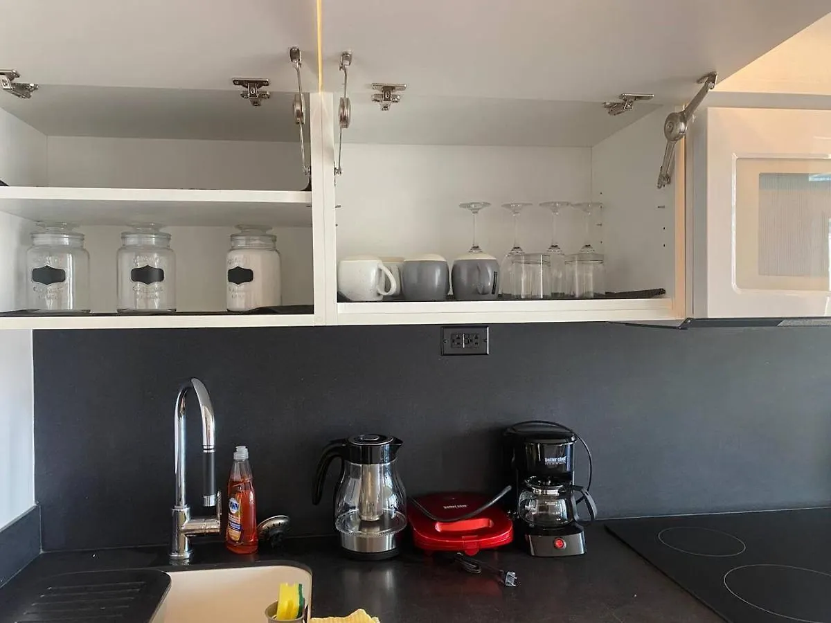 Family Oriented Downtown Toronto 2Bdrm Condo With Parking & Office Space Apartment