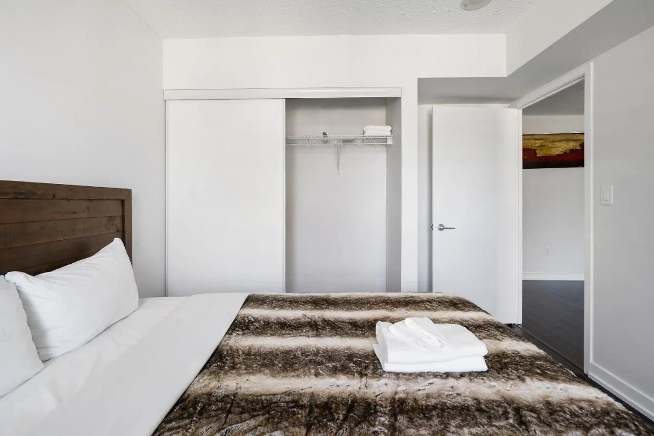Apartment Family Oriented Downtown Toronto 2Bdrm Condo With Parking & Office Space Canada