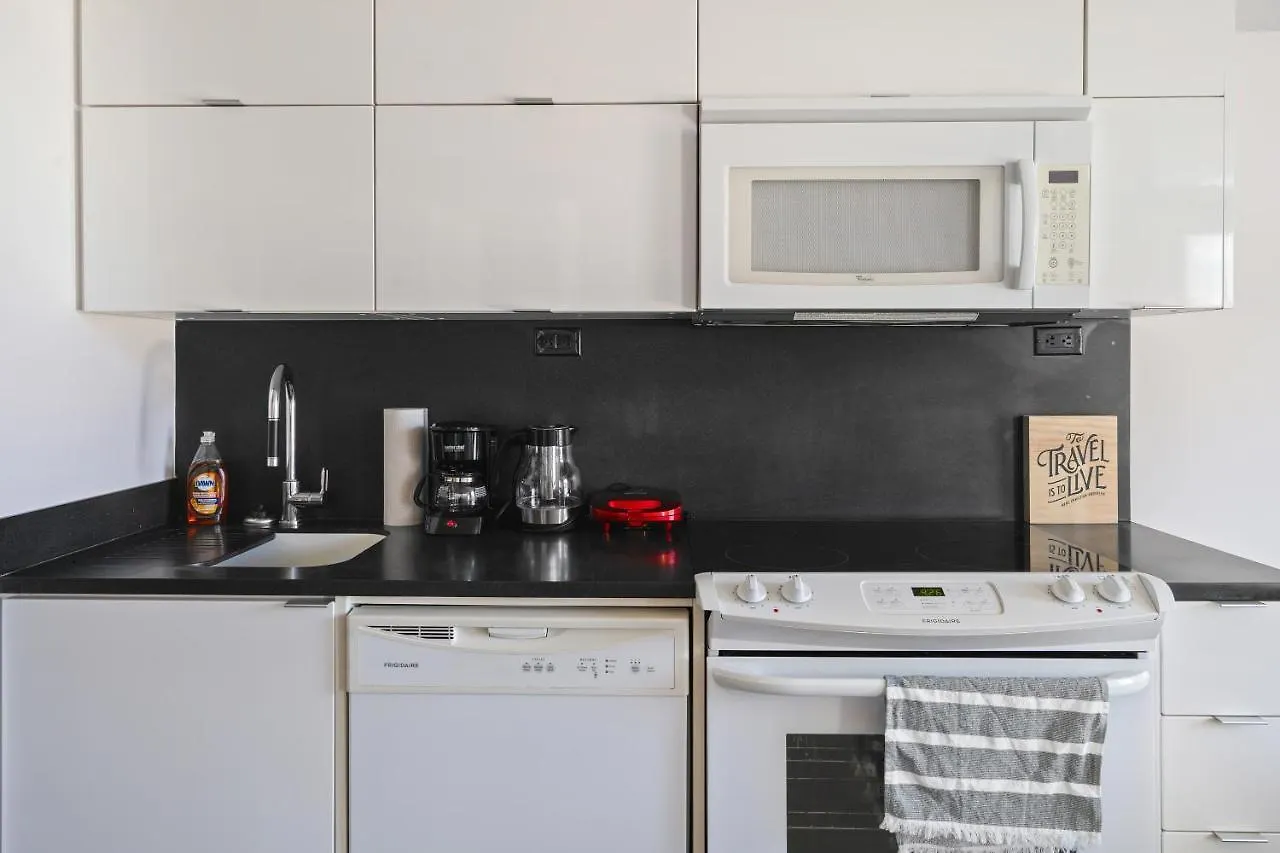 Apartment Family Oriented Downtown Toronto 2Bdrm Condo With Parking & Office Space Canada
