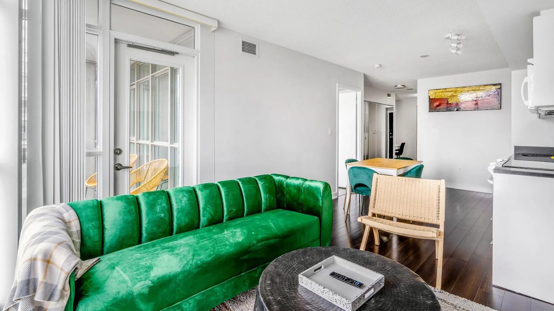 Apartment Family Oriented Downtown Toronto 2Bdrm Condo With Parking & Office Space